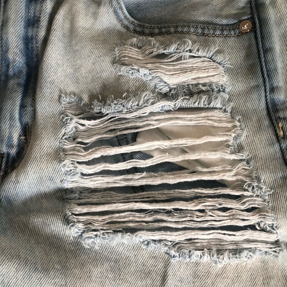 AMERICAN EAGLE DISTRESSED DENIM MOM SHORT SIZE 8 - Picture 5 of 12